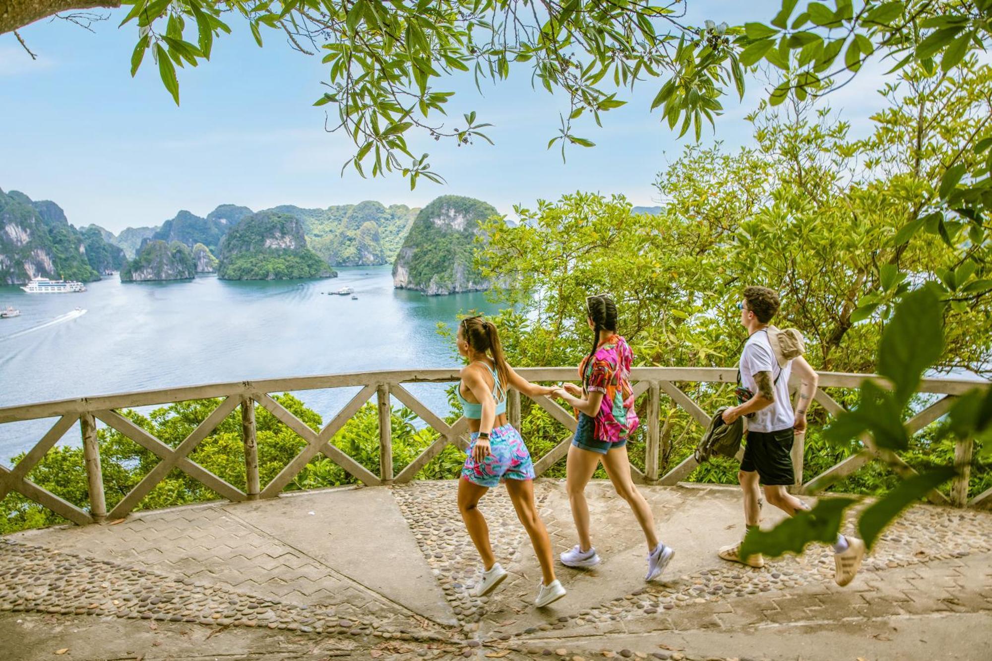 Готель Ambassador Cruise Halong Bay Халонг Екстер'єр фото